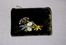 Photo of Косметичка из эко-кожи с золотистой фурнитурой