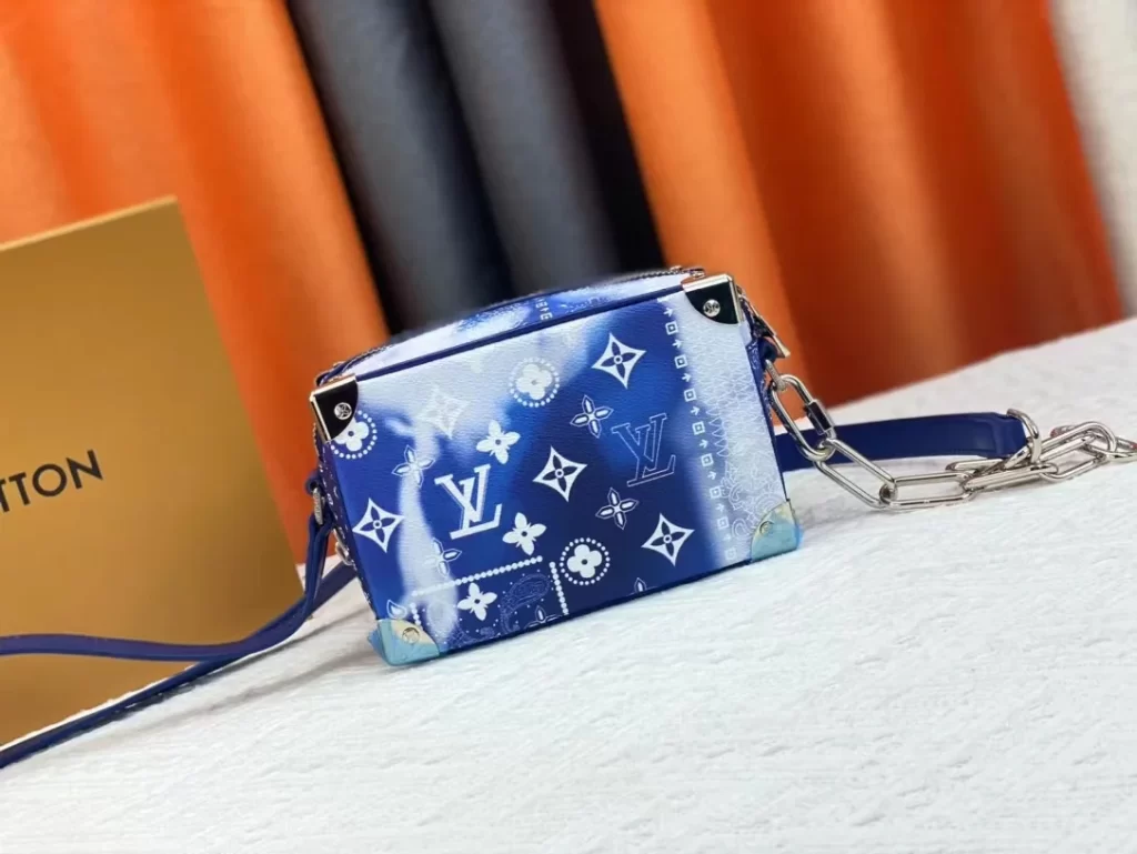 Фото 6 — Женская сумка-рюкзак из эко-кожи